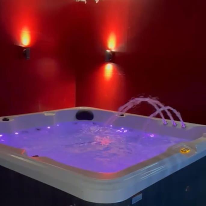 The Exclusive Jacuzzi Apartment برمنغهام المظهر الخارجي الصورة