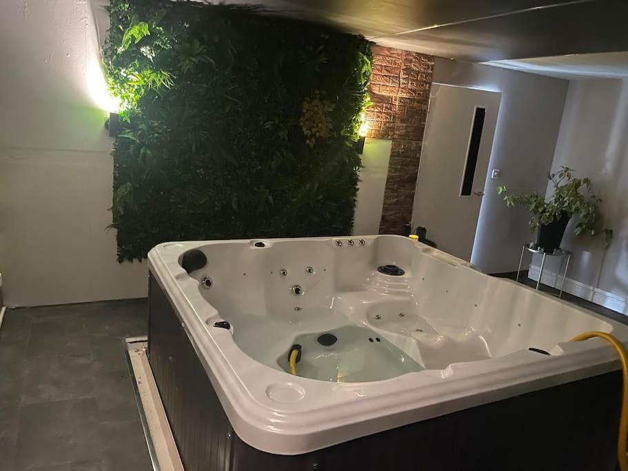 The Exclusive Jacuzzi Apartment برمنغهام المظهر الخارجي الصورة